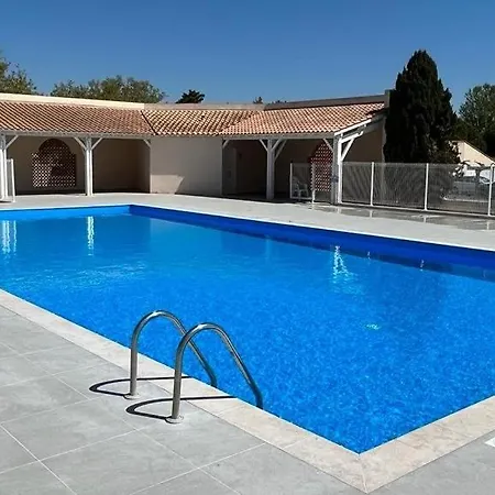 Spacieuse Et Belle Climatisee Pour 9 Couchages, Wifi, Piscine Commune, 250 M De La Dans Lrma6465 * Portiragnes