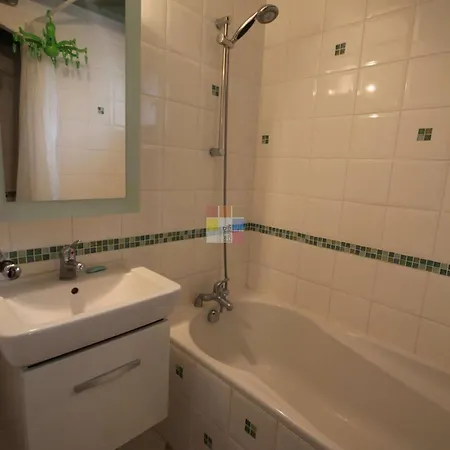 Spacieuse Et Belle Climatisee Pour 9 Couchages, Wifi, Piscine Commune, 250 M De La Dans Lrma6465 Villa Portiragnes