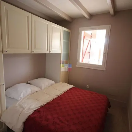 Spacieuse Et Belle Climatisee Pour 9 Couchages, Wifi, Piscine Commune, 250 M De La Dans Lrma6465 Villa *