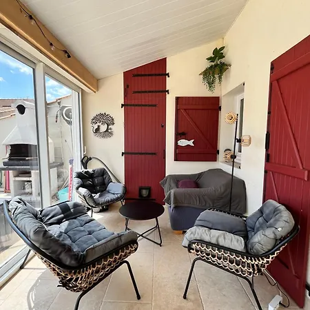 Spacieuse Et Belle Climatisee Pour 9 Couchages, Wifi, Piscine Commune, 250 M De La Dans Lrma6465 * Portiragnes