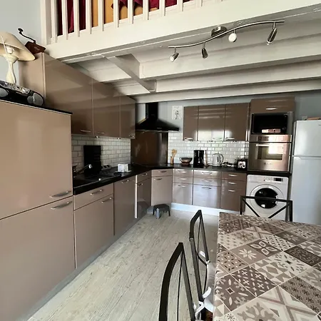 Spacieuse Et Belle Climatisee Pour 9 Couchages, Wifi, Piscine Commune, 250 M De La Dans Lrma6465 * Portiragnes