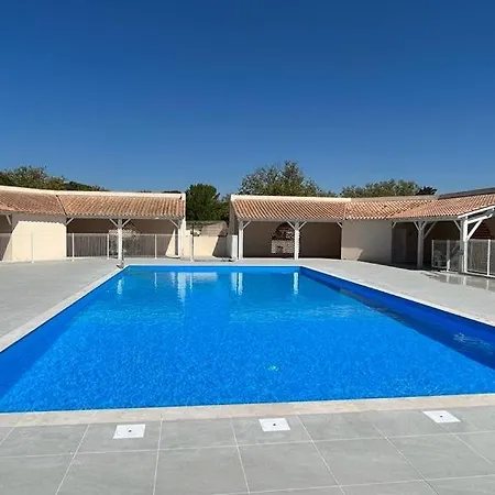 Villa Spacieuse Et Belle Climatisee Pour 9 Couchages, Wifi, Piscine Commune, 250 M De La Dans Lrma6465