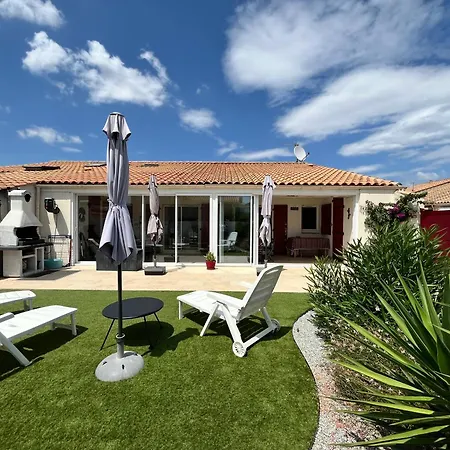 Villa Spacieuse Et Belle Climatisee Pour 9 Couchages, Wifi, Piscine Commune, 250 M De La Dans Lrma6465