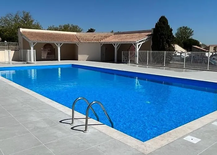 Spacieuse Et Belle Climatisee Pour 9 Couchages, Wifi, Piscine Commune, 250 M De La Dans Lrma6465 * Portiragnes