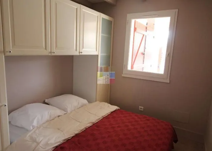 Spacieuse Et Belle Climatisee Pour 9 Couchages, Wifi, Piscine Commune, 250 M De La Dans Lrma6465 Villa *