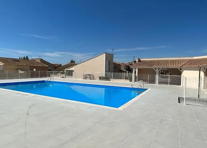 Spacieuse Et Belle Climatisee Pour 9 Couchages, Wifi, Piscine Commune, 250 M De La Dans Lrma6465 Villa *