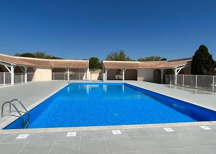 Villa Spacieuse Et Belle Climatisee Pour 9 Couchages, Wifi, Piscine Commune, 250 M De La Dans Lrma6465
